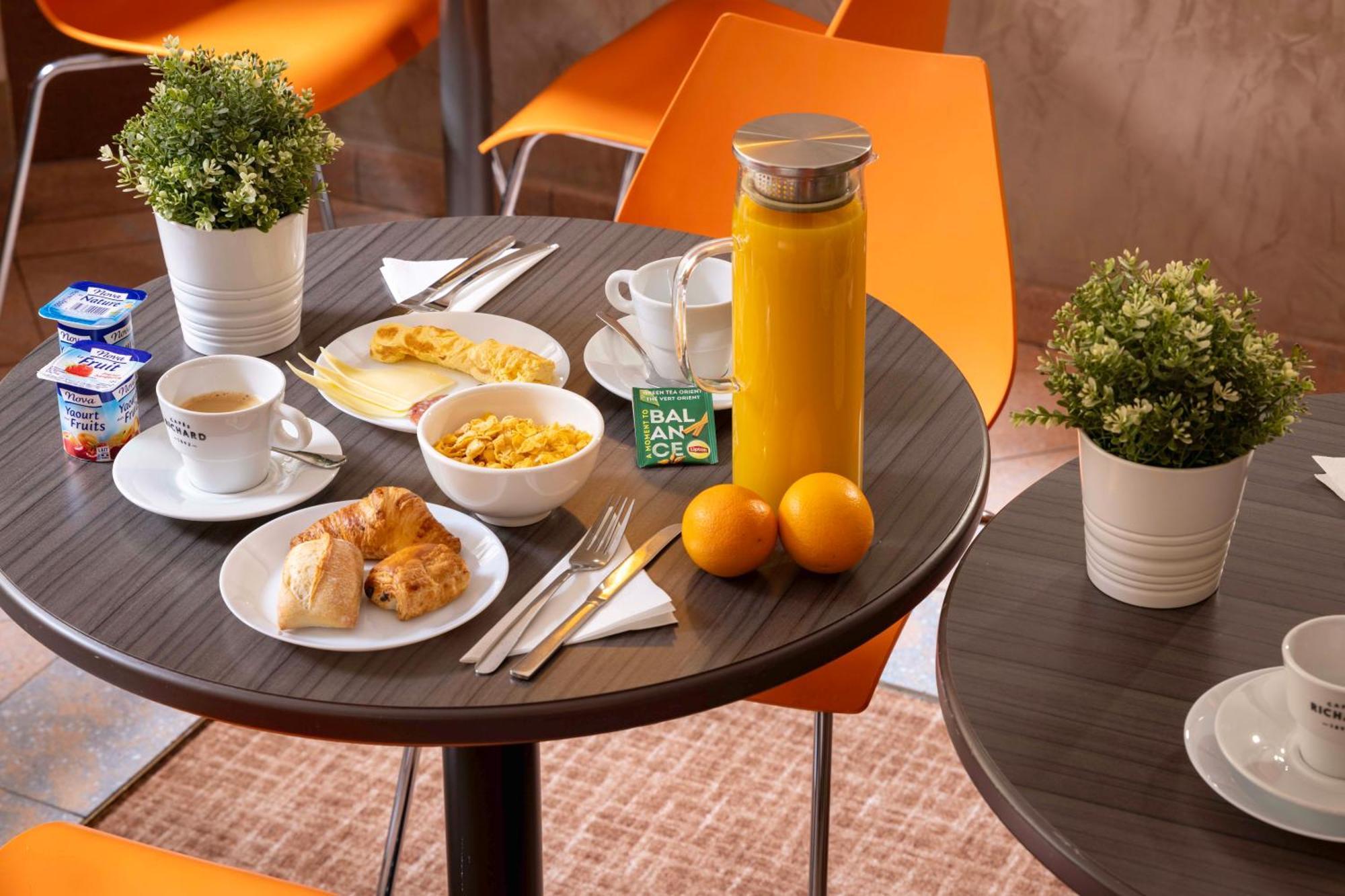 Hotel Saint Pierre Παρίσι Εξωτερικό φωτογραφία